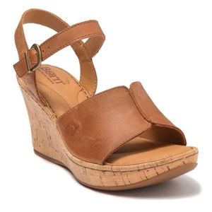 Born Agnio Tan Wedge size 11